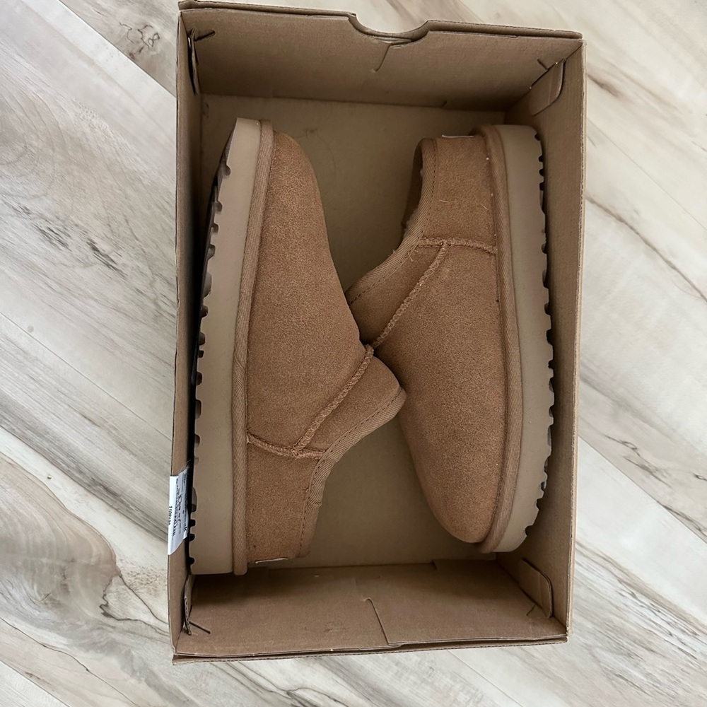 Brand New Ugg Classic Suede Slippers
